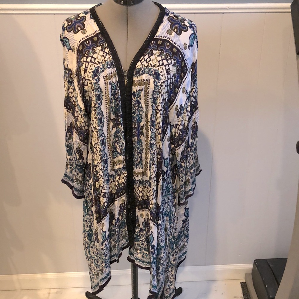 Bila black blue green floral kimono style wrap coverup women’s size M/L
